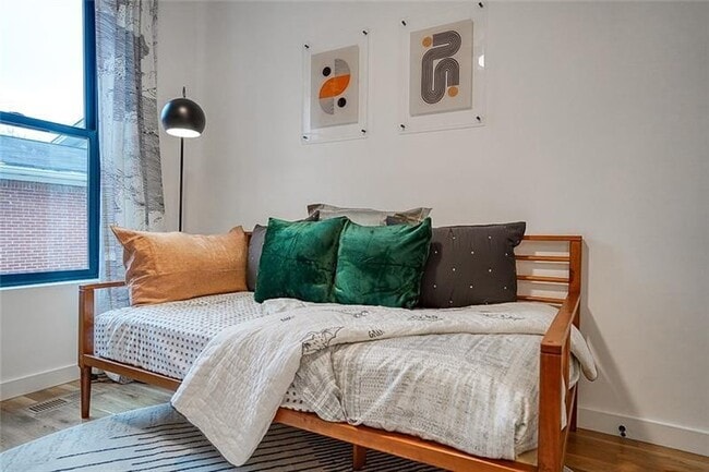 Building Photo - 829 Barnett St NE