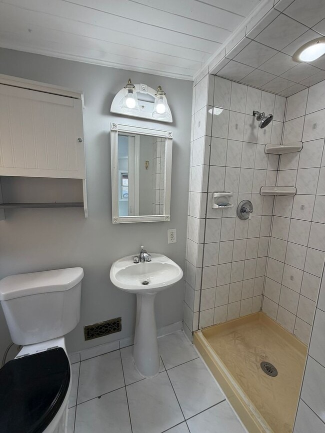 Building Photo - 2209 Douglas Ave