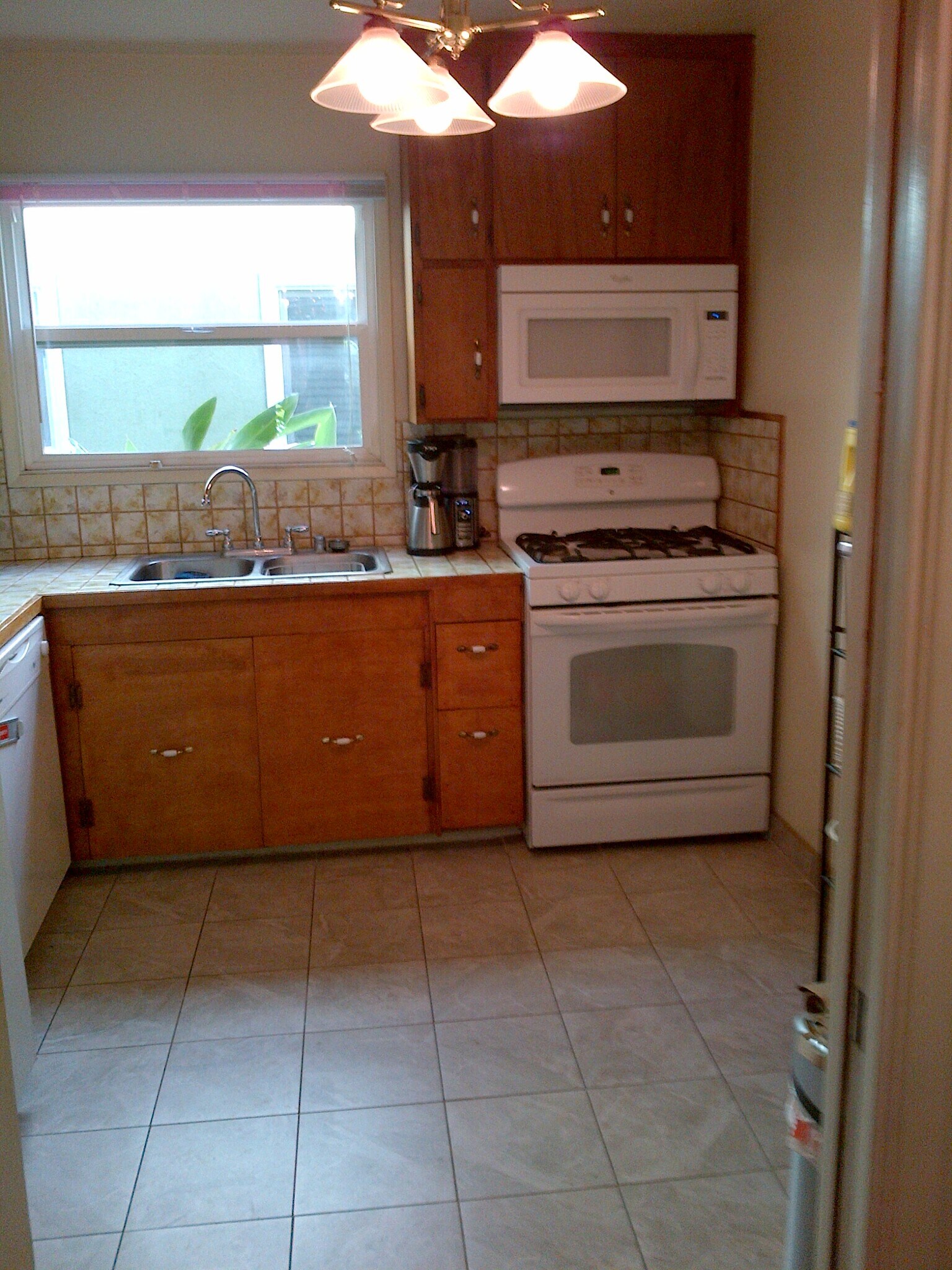 Building Photo - 1334 E 1st St