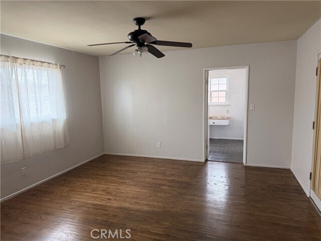 Building Photo - 944 N Primrose Ave