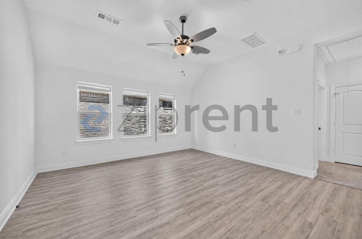 Building Photo - Unit