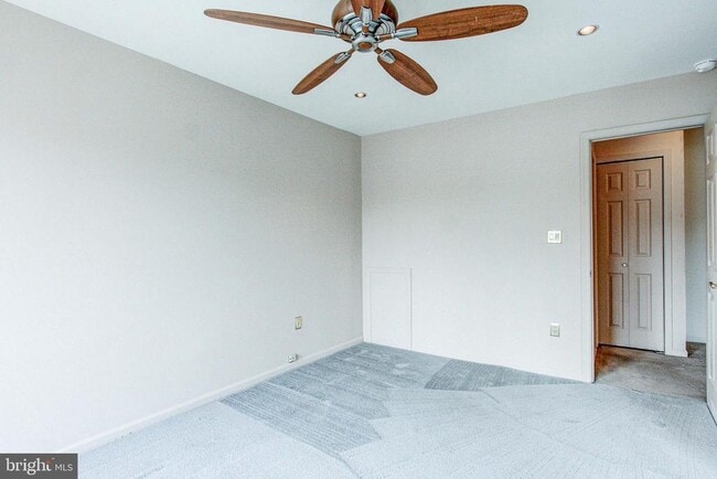 Building Photo - 204 Saratoga Ct