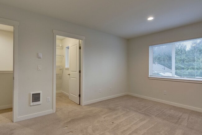 Building Photo - 3 Bedroom/2 Bath  townhouse in Kettlecove community