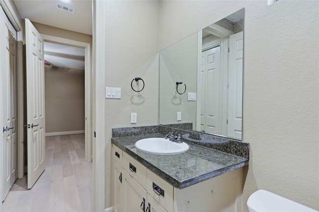 Building Photo - 1603 W 14th St