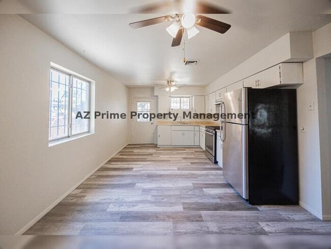 Building Photo - 1423 E Virginia Ave