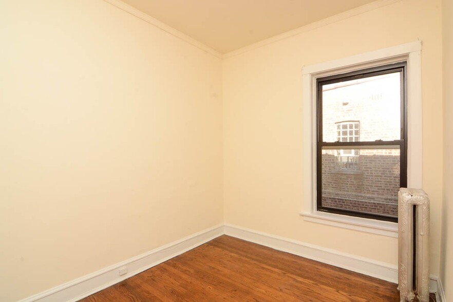 Building Photo - 2428 N Sawyer Ave