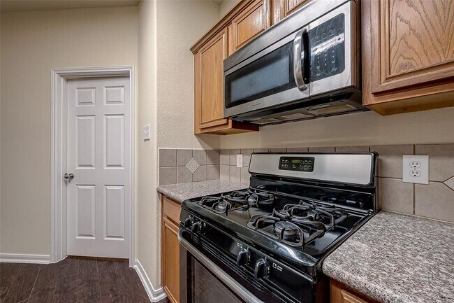 Building Photo - 1222 Hemple Dr