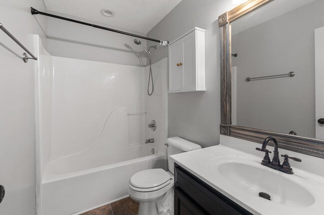 Building Photo - 364 Forest Hill Dr