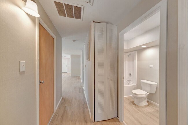 Building Photo - 1507 Thornton Dr