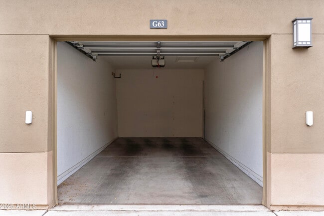 Building Photo - 7027 N Scottsdale Rd