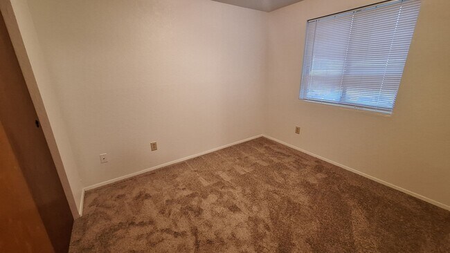 Building Photo - 10505 Holly Dr