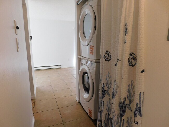 Building Photo - 869 Iowa Ave