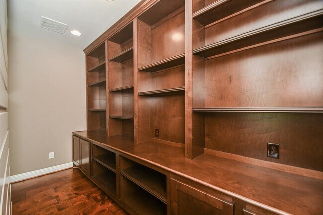 Building Photo - 20310 Corbin Creek Dr