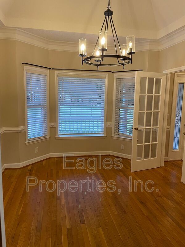 Building Photo - 608 Adler Ln