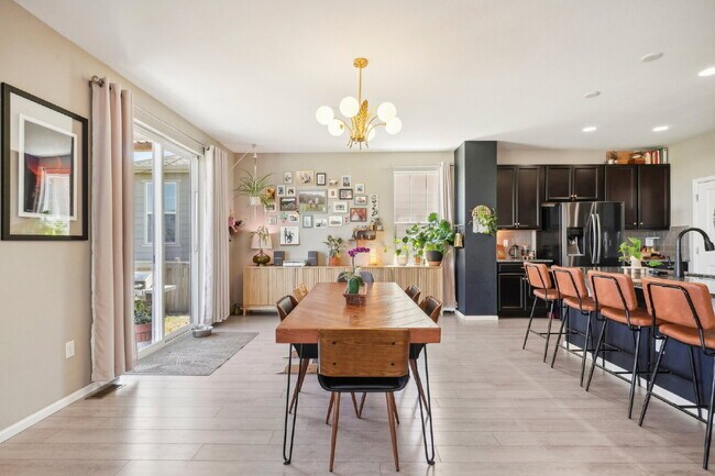 Building Photo - "Spacious 4-Bedroom Retreat with 2.5 Baths in Reunion!"