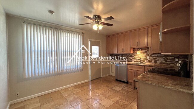 Building Photo - Charming Arden Area 2bd/1ba Duplex!