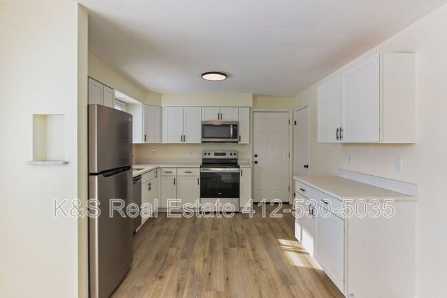 Building Photo - 1020 Grove St