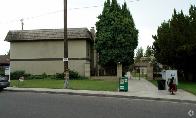 Building Photo - 5301 Demaret Ave