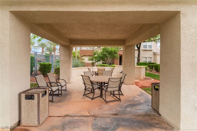 Building Photo - 10830 Amber Ridge Dr