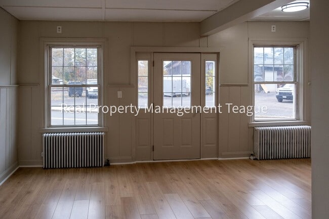 Building Photo - 1 S Main St