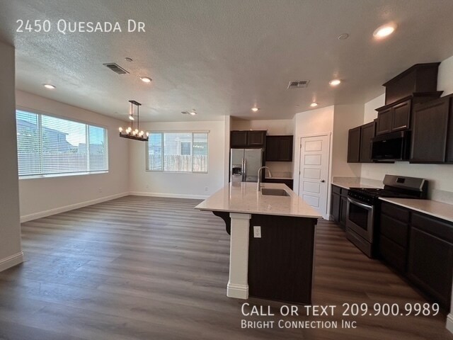 Building Photo - 2450 Quesada Dr