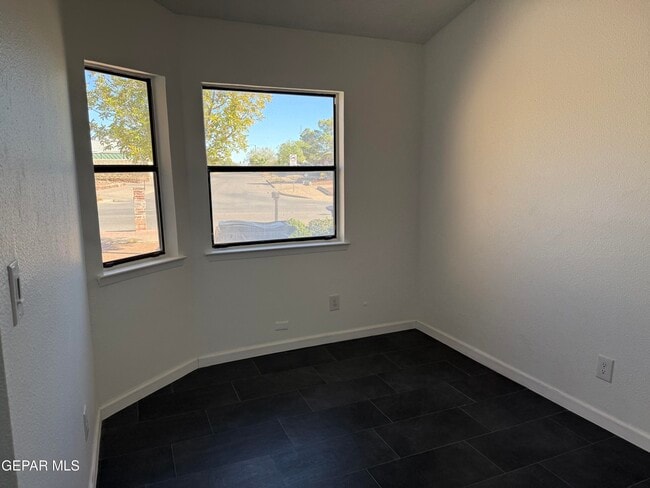 Building Photo - 1531 Common Dr