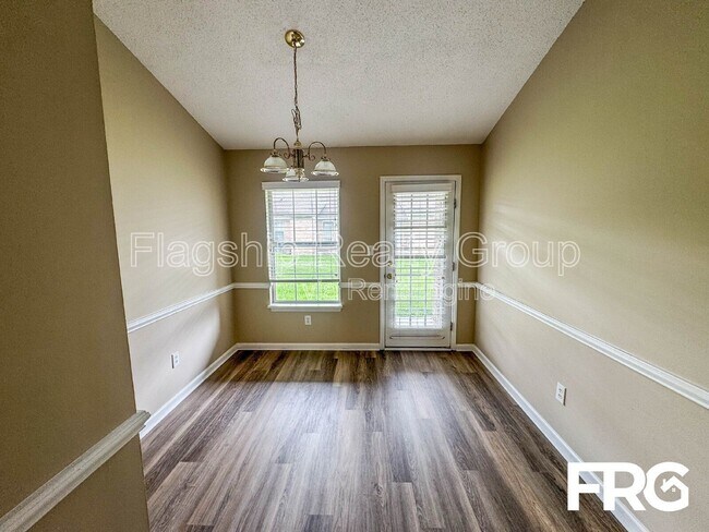 Building Photo - 3311 Moseley Dr