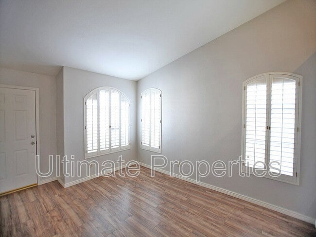 Building Photo - 7439 W Via Del Sol Dr