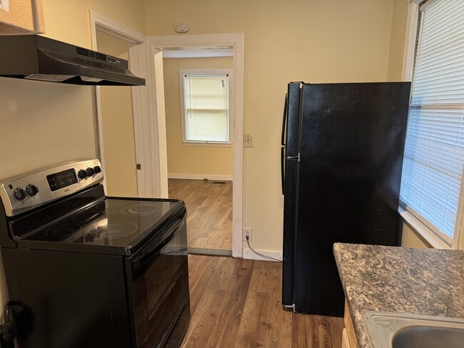 Building Photo - 1782 Eveline Ave