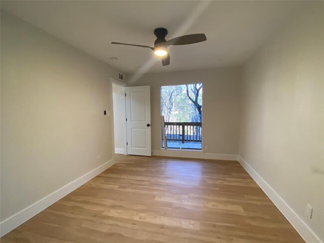 Building Photo - 6405 Shadow Valley Dr