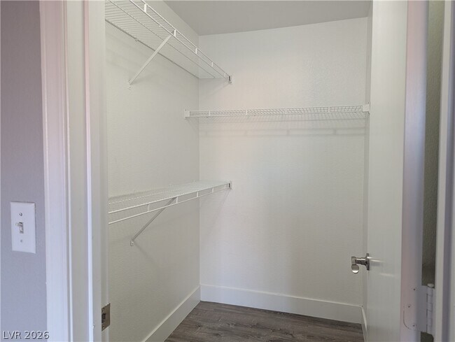 Building Photo - 555 E Silverado Ranch Blvd