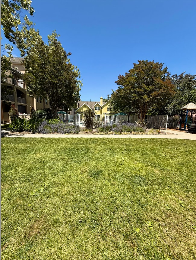 Building Photo - Parc Crossing 1 Bed 1 Bath Unit in Mountai...