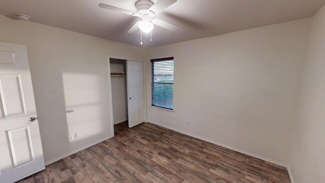 Building Photo - "Spacious 4-Bedroom Gem with 2.5 Baths and...