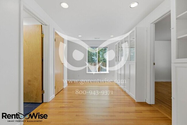 Building Photo - 190 Forest Knolls Dr