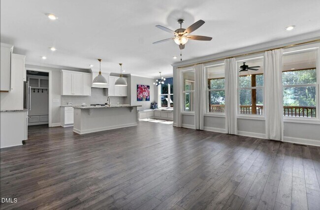 Building Photo - 217 Tumbling River Dr