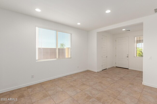 Building Photo - 9239 W Sells Dr