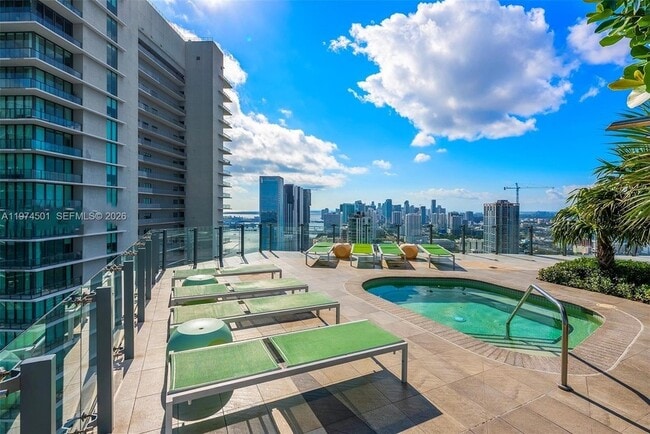 Building Photo - 501 NE 31st St