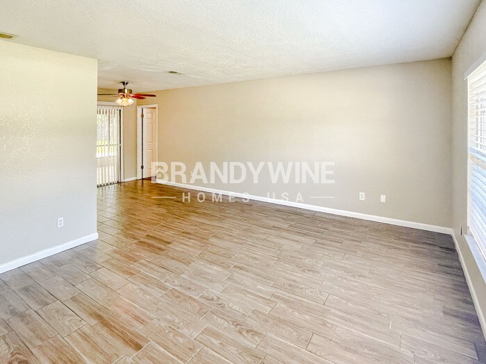 Building Photo - 3639 N Ride Dr