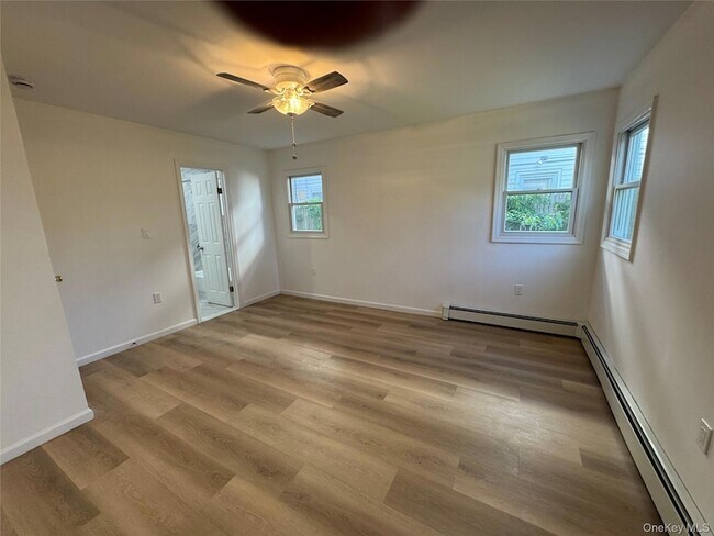 Building Photo - 542 E Pine St