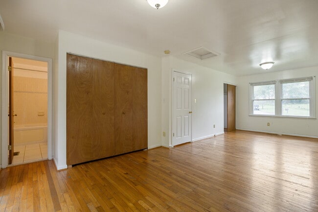 Building Photo - 2411 Old Gate Ct