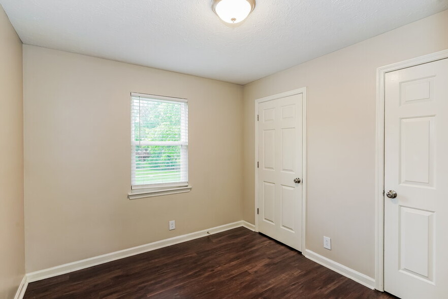 Building Photo - 3001 High Rigger Dr