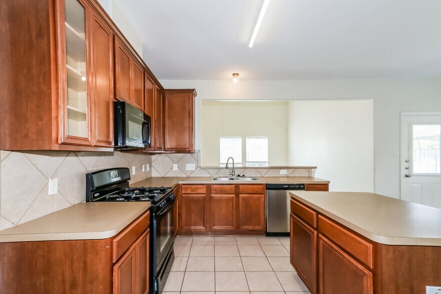 Building Photo - 10007 Barr Lake Dr