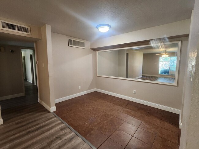 Building Photo - 5665 Birchmont Dr