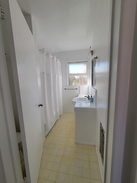 Building Photo - 3708 Corinth Ave