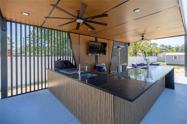 Building Photo - 7191 Hemlock Rd