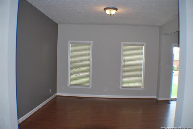 Building Photo - 845 Log Cabin Dr
