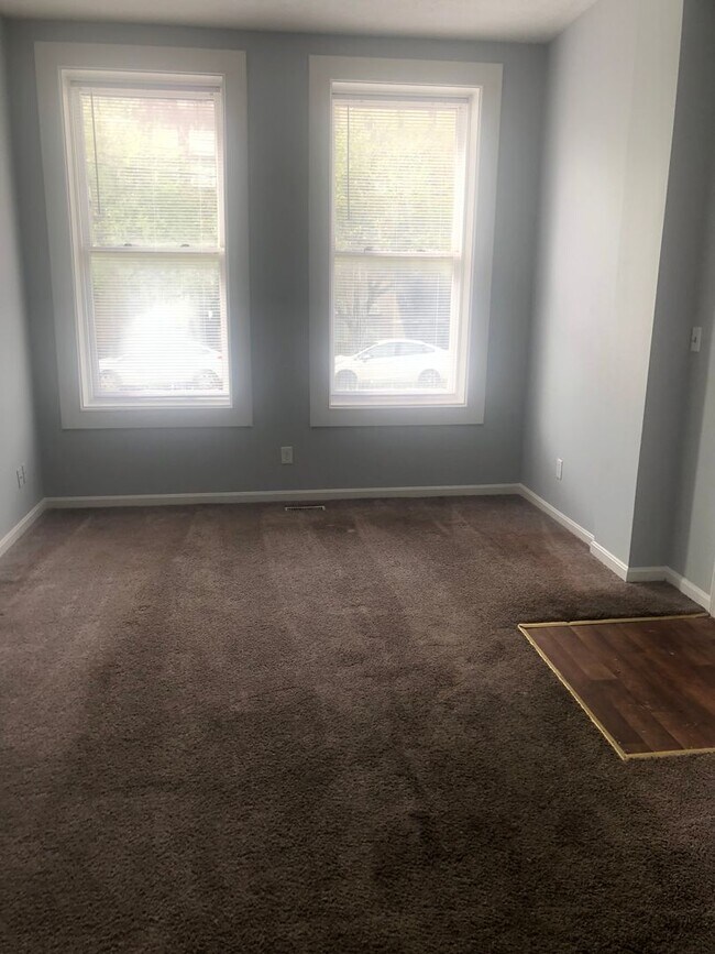 Building Photo - 211 W Hill St