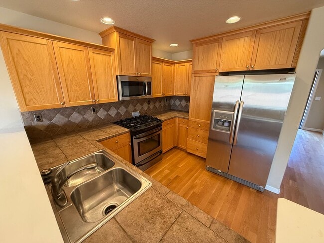 Building Photo - NW Bend 3 Bed/2.5 Bath Villa - Schaeffer D...
