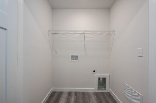 Building Photo - 409 E 20th St