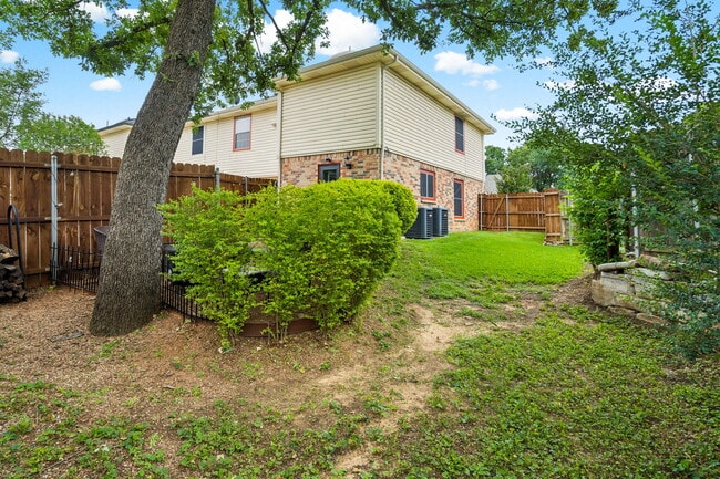 Building Photo - 1417 Danielle Dr